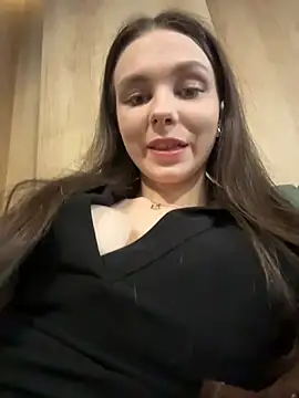 Snapshot of MilaBee chatting on March 2, 5:08 am MilaBee online show from March 2, 5:08 am