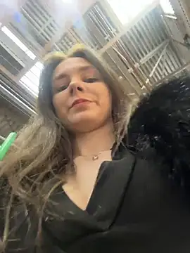 MilaBee online show from March 8, 7:11 am