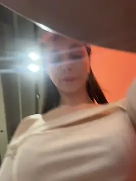 MilaBee online show from March 19, 11:21 am