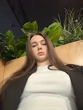 MilaBee online show from June 17, 3:39 am