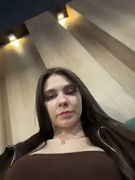 MilaBee online show from March 14, 5:02 am