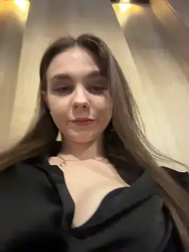 Snapshot of MilaBee chatting on February 16, 10:58 am MilaBee online show from February 16, 10:58 am