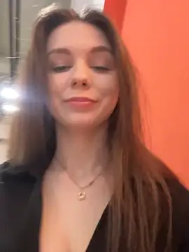 Snapshot of MilaBee chatting on February 5, 9:38 am MilaBee online show from February 5, 9:38 am