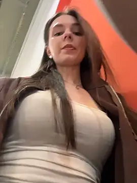 MilaBee online show from April 2, 11:50 am