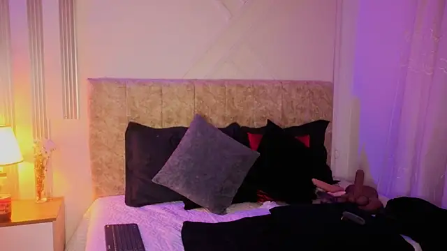 angelinarouse  online show from March 19, 4:45 am