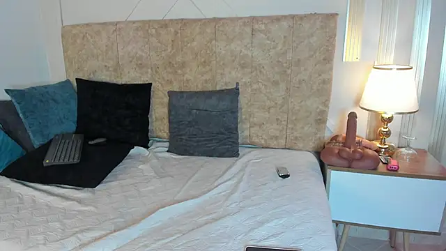 angelinarouse  online show from November 23, 4:50 pm