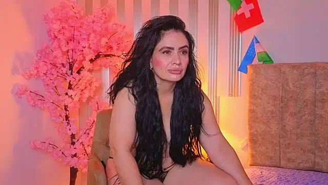 Snapshot of angelinarouse_ chatting on July 10, 8:25 am angelinarouse online show from July 10, 8:25 am