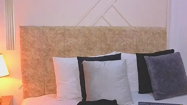 angelinarouse  online show from February 10, 3:38 am