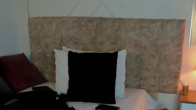 angelinarouse  online show from January 9, 4:19 am