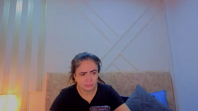 angelinarouse  online show from April 3, 12:39 am