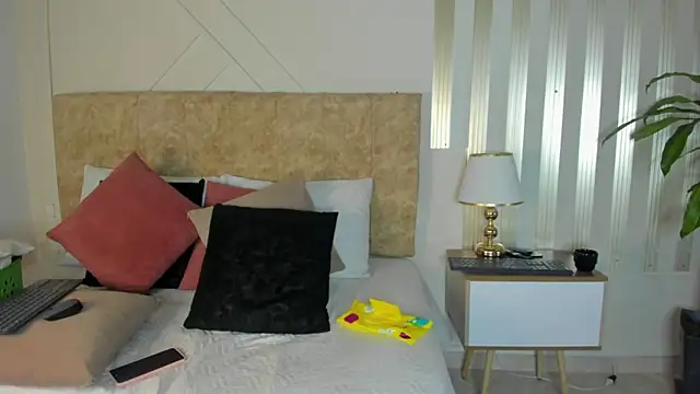 angelinarouse  online show from October 21, 2:44 am