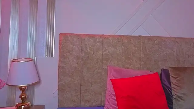 Snapshot of angelinarouse_ chatting on June 27, 4:18 am angelinarouse online show from June 27, 4:18 am