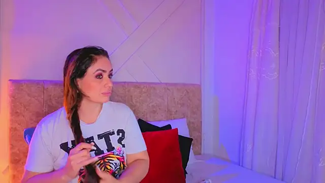 angelinarouse  online show from April 15, 3:12 am