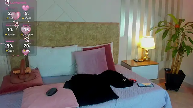 Snapshot of angelinarouse_ chatting on September 19, 11:42 pm angelinarouse online show from September 19, 11:42 pm