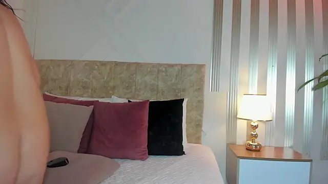 angelinarouse  online show from October 20, 12:45 am