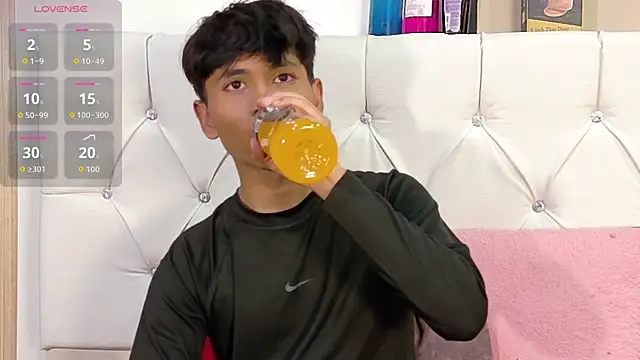 Snapshot of Ethan_Westt chatting on November 27, 10:21 pm Ethan Westt online show from November 27, 10:21 pm