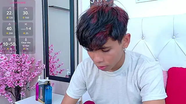 Snapshot of Ethan_Westt chatting on November 22, 8:51 pm Ethan Westt online show from November 22, 8:51 pm