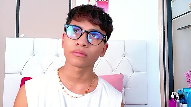 Ethan Westt online show from March 17, 8:01 pm