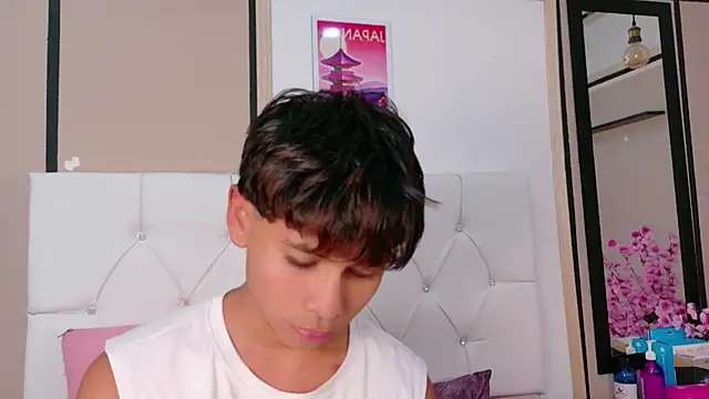 Ethan Westt online show from April 8, 9:27 pm