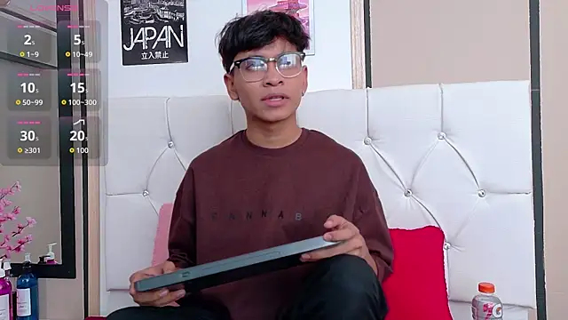 Snapshot of Ethan_Westt chatting on November 12, 8:12 pm Ethan Westt online show from November 12, 8:12 pm