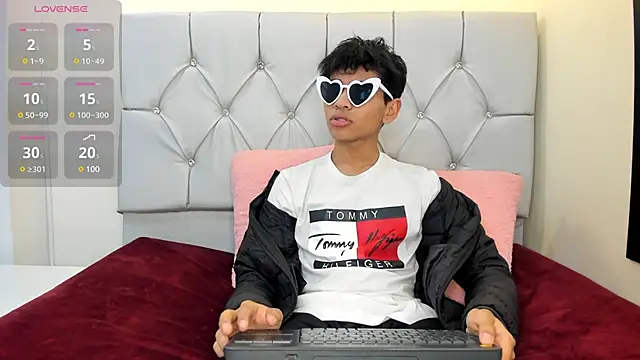 Snapshot of Ethan_Westt chatting on March 21, 1:56 pm Ethan Westt online show from March 21, 1:56 pm