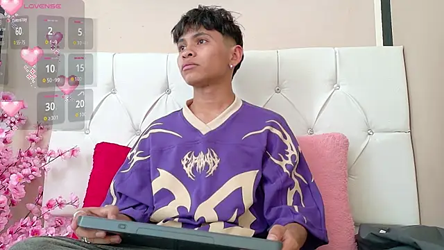 Snapshot of Ethan_Westt chatting on October 29, 8:19 pm Ethan Westt online show from October 29, 8:19 pm