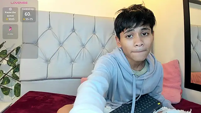 Snapshot of Ethan_Westt chatting on March 20, 9:13 pm Ethan Westt online show from March 20, 9:13 pm