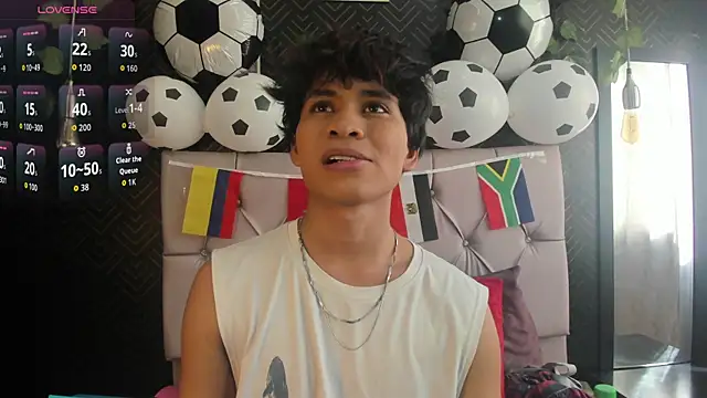 Snapshot of Ethan_Westt chatting on July 1, 7:58 pm Ethan Westt online show from July 1, 7:58 pm