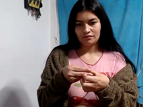 Snapshot of AlanaHotxx chatting on November 20, 6:58 am AlanaHotxx online show from November 20, 6:58 am