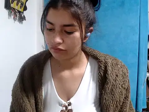 Snapshot of AlanaHotxx chatting on October 2, 7:23 am AlanaHotxx online show from October 2, 7:23 am