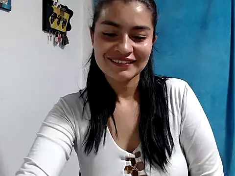Snapshot of AlanaHotxx chatting on November 4, 6:28 am AlanaHotxx online show from November 4, 6:28 am