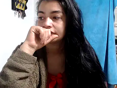 Snapshot of AlanaHotxx chatting on November 6, 7:01 am AlanaHotxx online show from November 6, 7:01 am