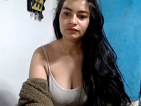 Snapshot of AlanaHotxx chatting on November 5, 8:28 am AlanaHotxx online show from November 5, 8:28 am