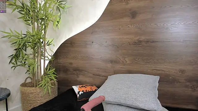 mia lacy  online show from October 22, 7:57 pm