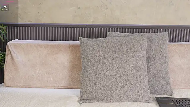 mia lacy  online show from April 22, 4:19 am