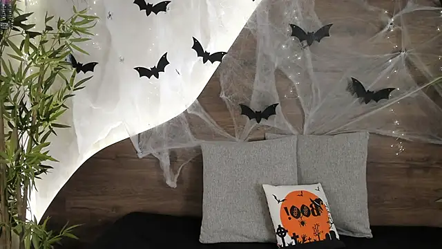 mia lacy  online show from October 31, 7:43 pm