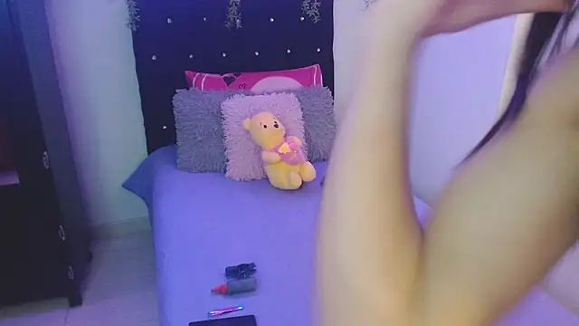 Snapshot of Lyaa_Cute chatting on November 5, 1:42 am Lyaa Cute online show from November 5, 1:42 am