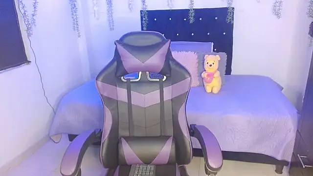 Snapshot of Lyaa_Cute chatting on February 7, 10:18 pm Lyaa Cute online show from February 7, 10:18 pm