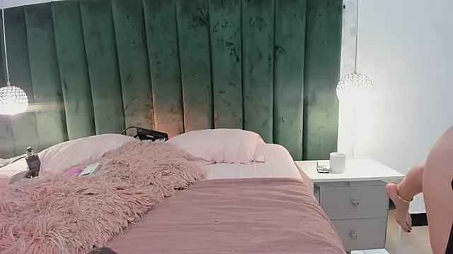 SaraJonness online show from March 21, 2:18 am