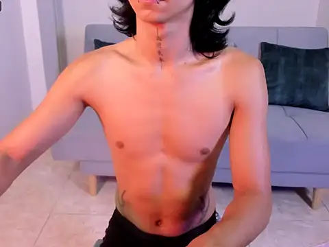 leoaddams22 online show from September 18, 6:22 pm