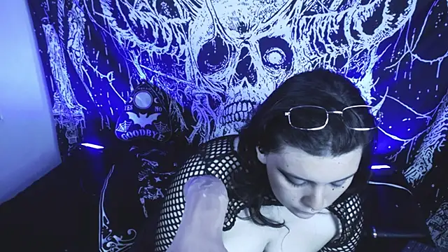 mikaskullcs online show from April 21, 1:42 am