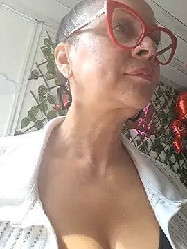 Snapshot of Amadamilf1980 chatting on September 26, 1:40 pm Amadamilf1980 online show from September 26, 1:40 pm