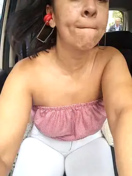 Amadamilf1980 online show from November 1, 4:01 pm