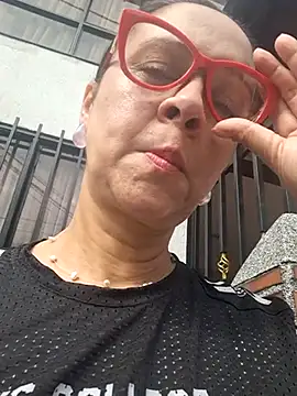 Amadamilf1980 online show from October 22, 4:39 pm