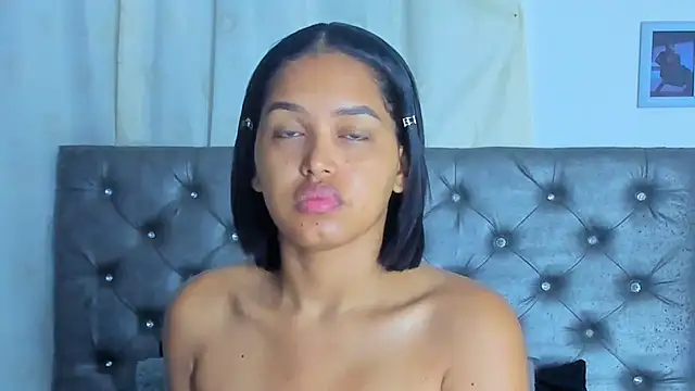 Snapshot of NikkiStarrr chatting on October 11, 11:33 am NikkiStarrr online show from October 11, 11:33 am