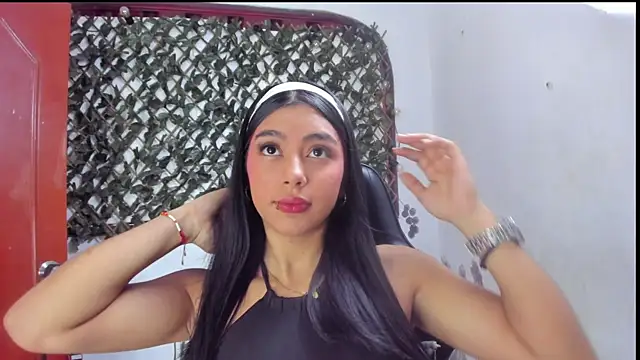 Sarahbrowm  online show from October 6, 7:14 pm
