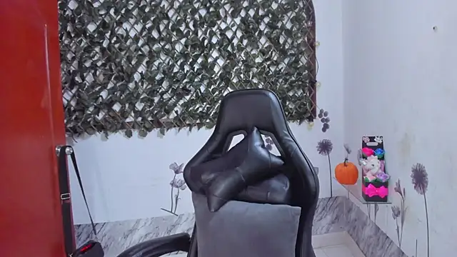 Sarahbrowm  online show from October 24, 6:51 pm