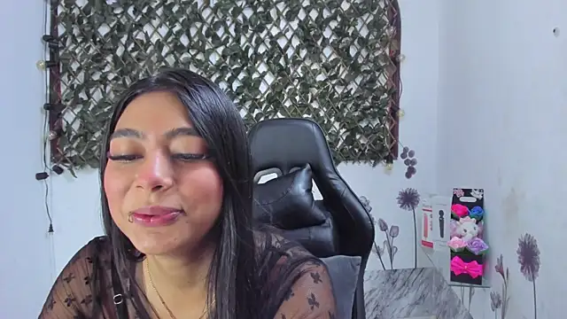 Sarahbrowm  online show from October 21, 7:02 pm