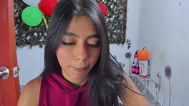 Sarahbrowm  online show from October 28, 7:46 pm