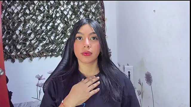 Sarahbrowm  online show from October 5, 6:31 pm